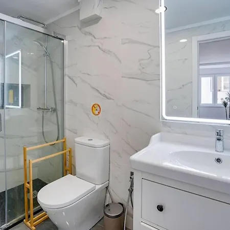 Compact Chiado Spacious And Exceptional In